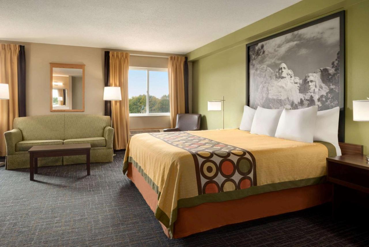 King Studio Suite - Non-Smoking at Super 8 by Wyndham Sioux Falls