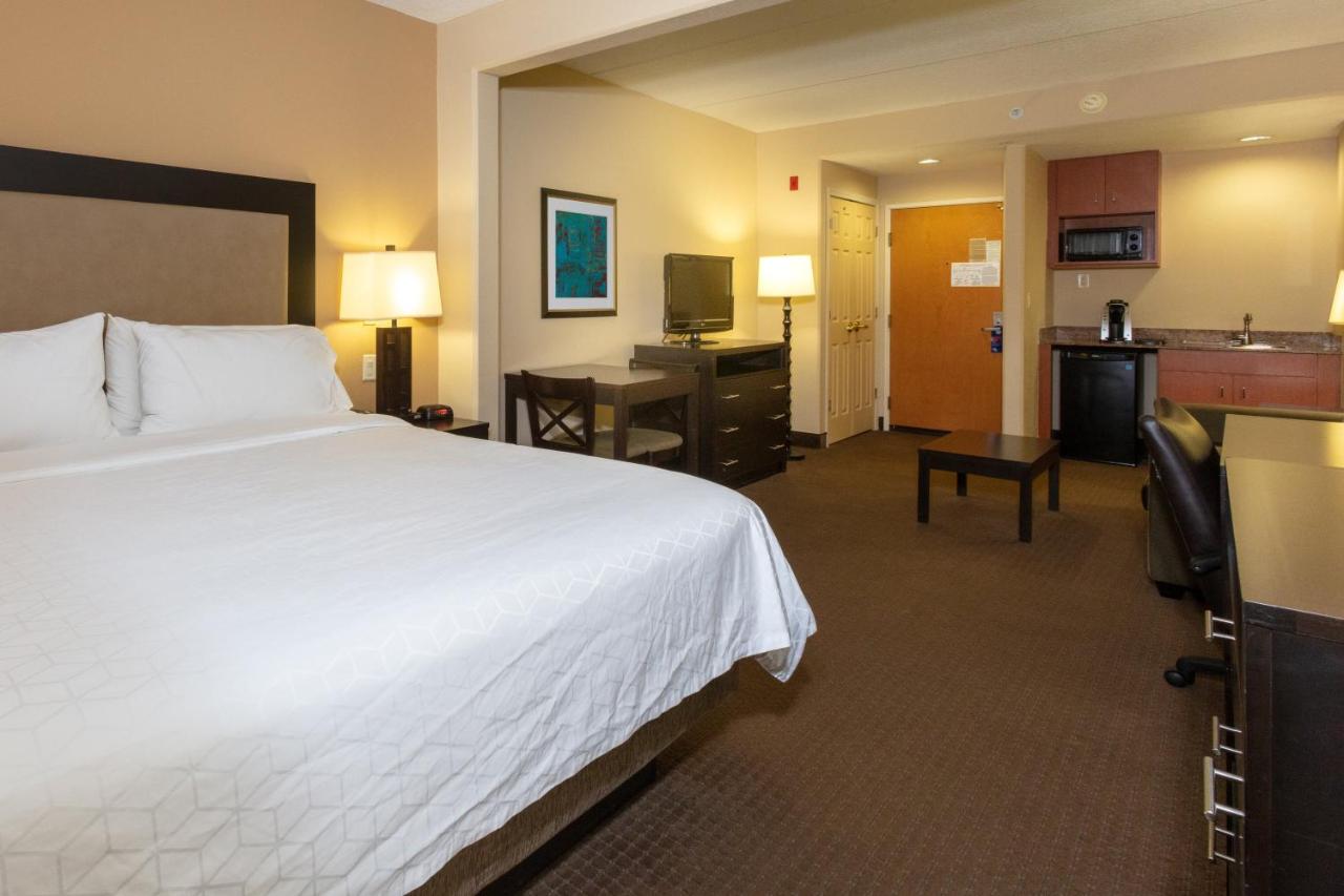 King Suite - Non-Smoking at Holiday Inn Express & Suites Jacksonville Airport by IHG