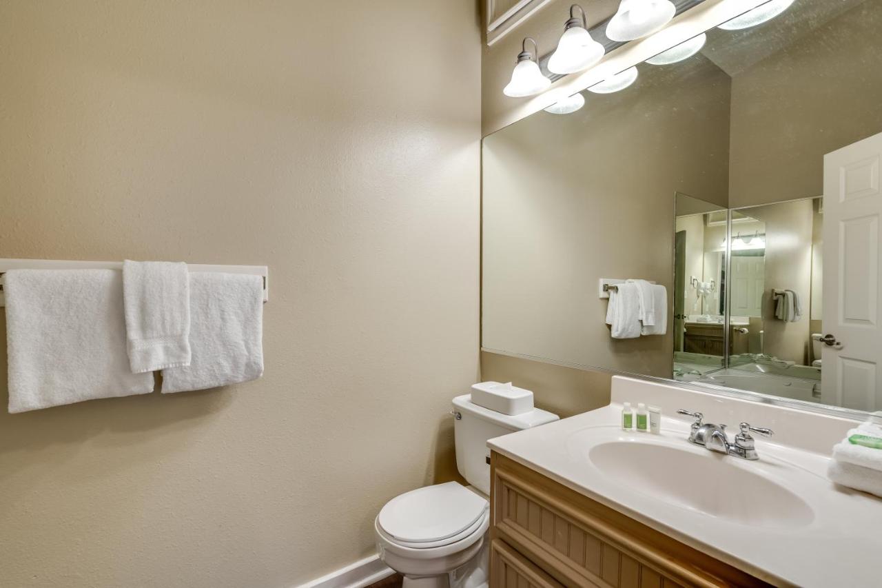 Two-Bedroom Villa Lodge 2 Queen Beds at Holiday Inn Club Vacations Piney Shores Resort at Lake Conroe, an IHG Hotel