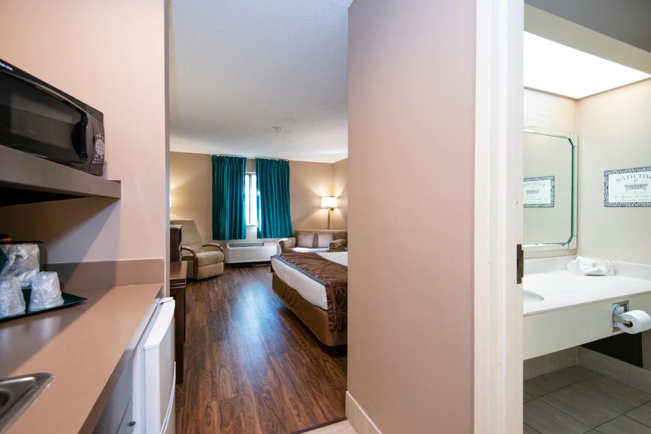 Single Room - Disability Access at Guest Inn & Suites - Midtown Medical Center