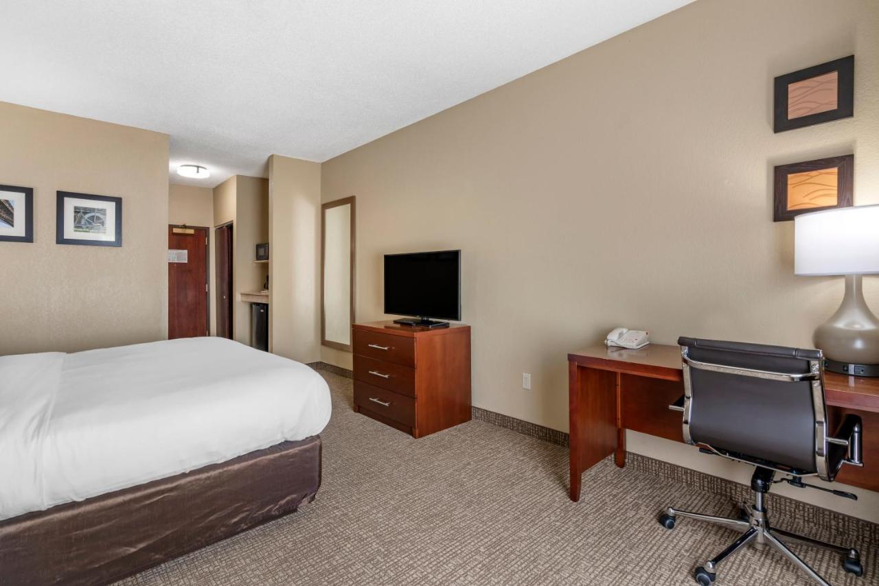 King Room - Non-Smoking at Comfort Inn & Suites St. Louis - O'Fallon