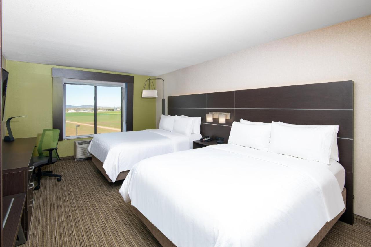 Queen Room with Two Queen Beds at Holiday Inn Express & Suites Yuma by IHG