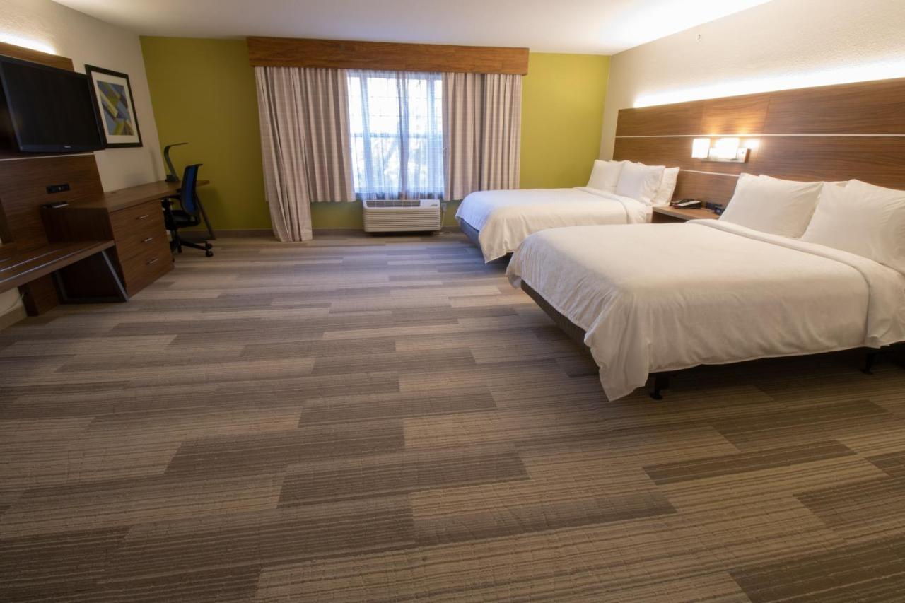 Suite with Mobility Accessible Tub - Non-Smoking at Holiday Inn Express and Suites Manassas by IHG