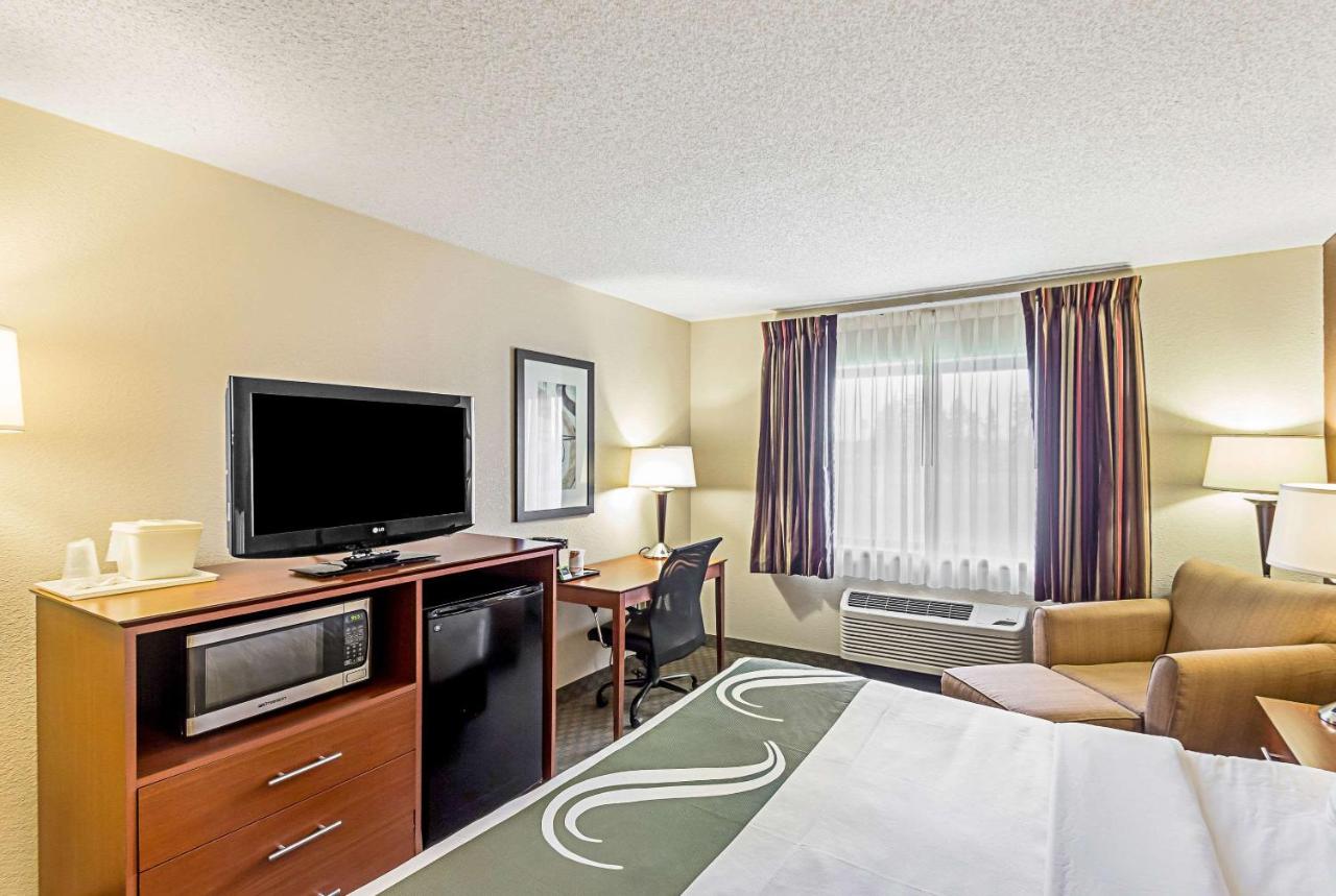 King Room - Non-Smoking at Quality Inn Sheboygan North I-43