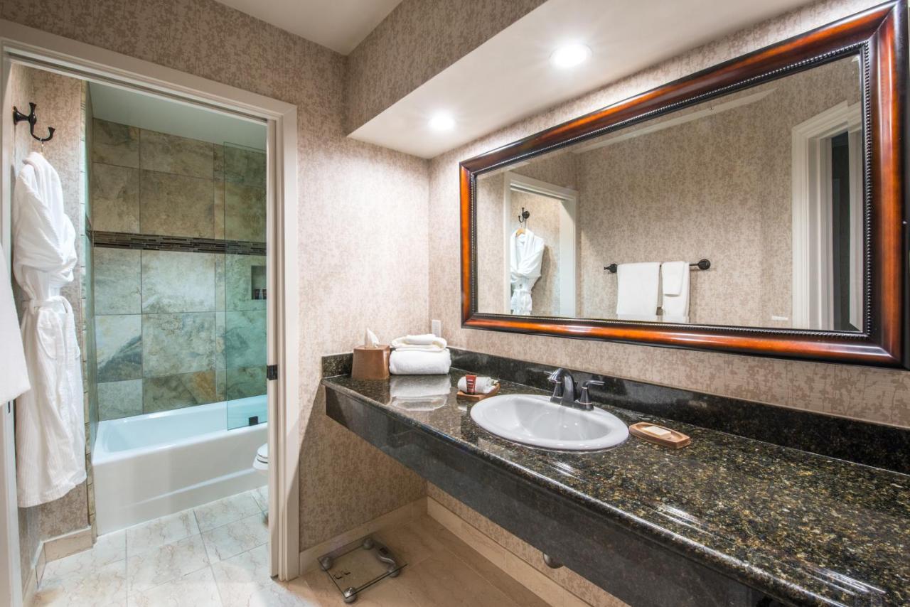 Deluxe Suite at Creekside Inn