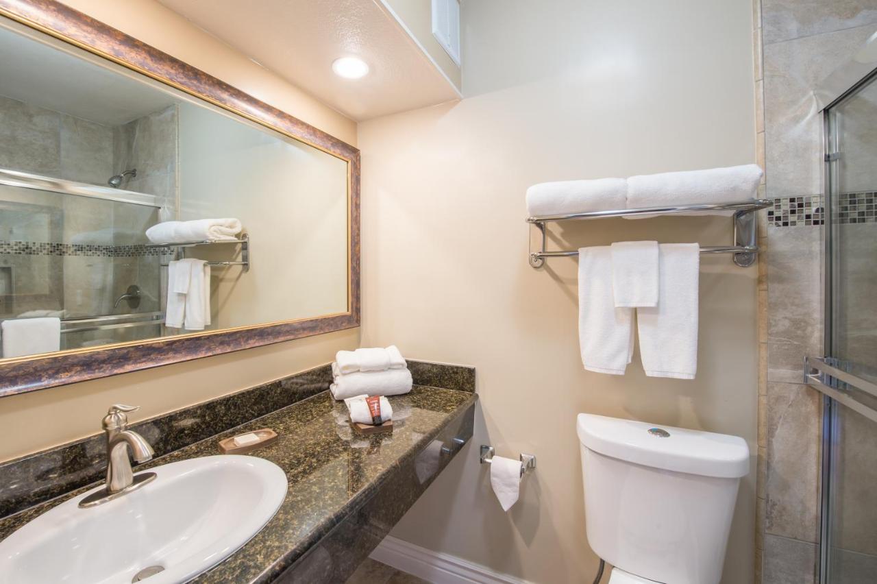 Superior Double Room with Two Double Beds at Creekside Inn