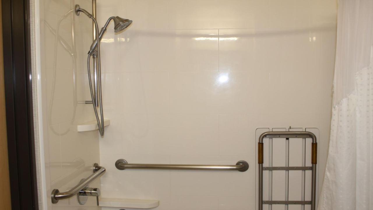 Queen Room with Two Queen Beds - Disability Access Tub/Non-Smoking at Holiday Inn Express Hotel & Suites Berkeley by IHG
