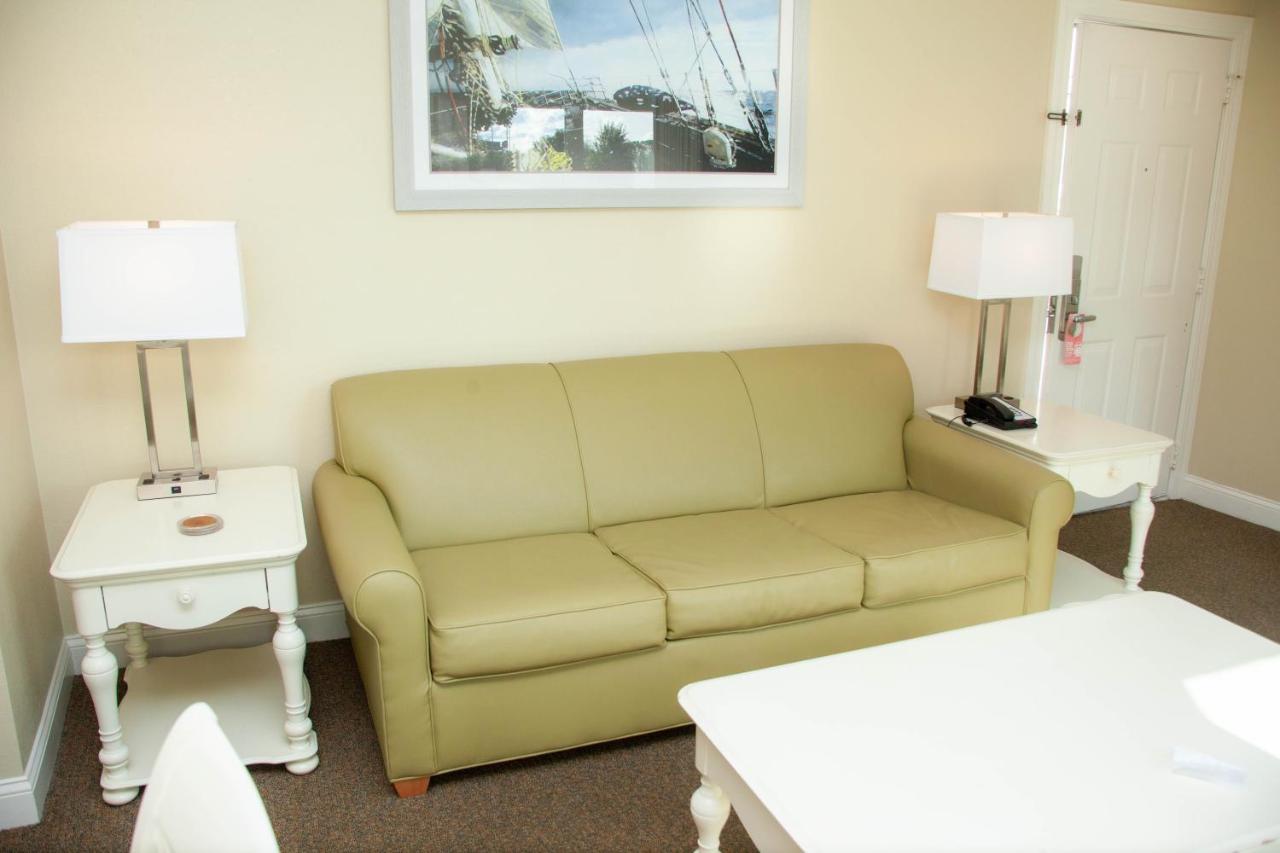 Queen Suite at InnSeason Resorts HarborWalk