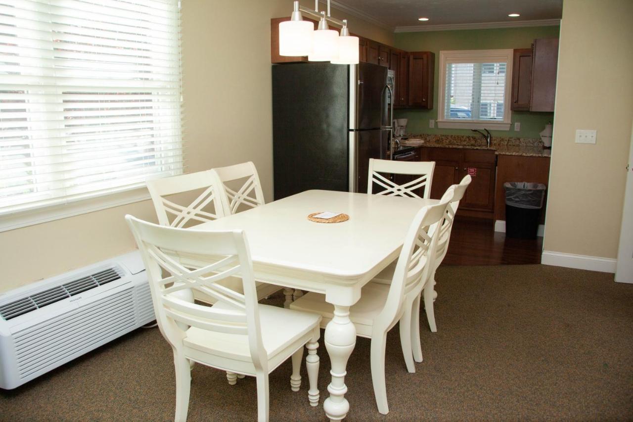 Queen Suite at InnSeason Resorts HarborWalk