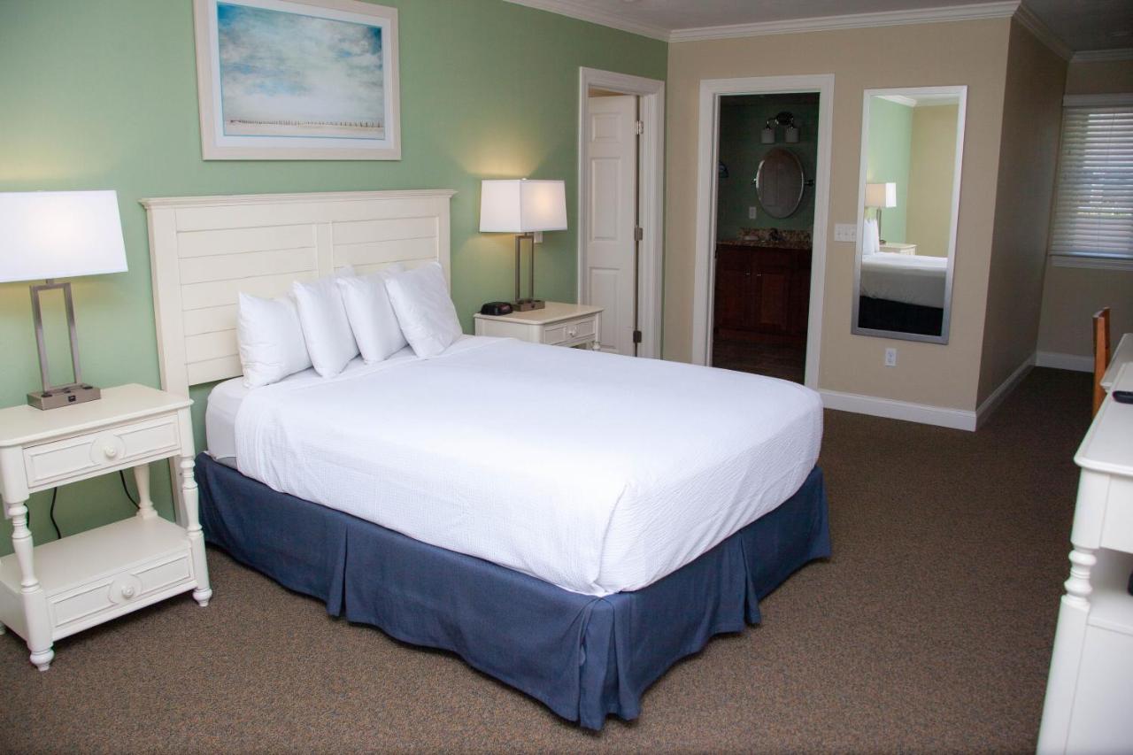 Queen Suite at InnSeason Resorts HarborWalk