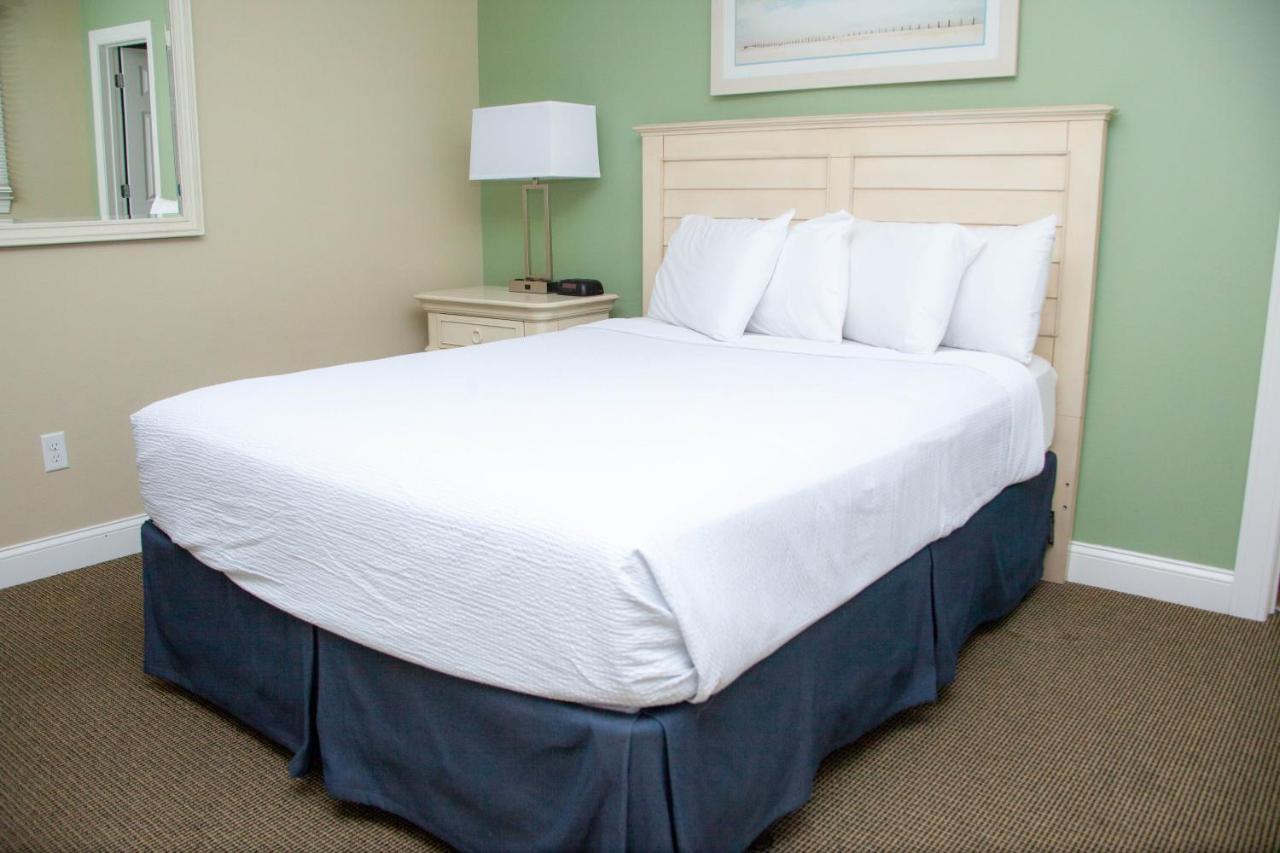 Deluxe Queen Suite at InnSeason Resorts HarborWalk
