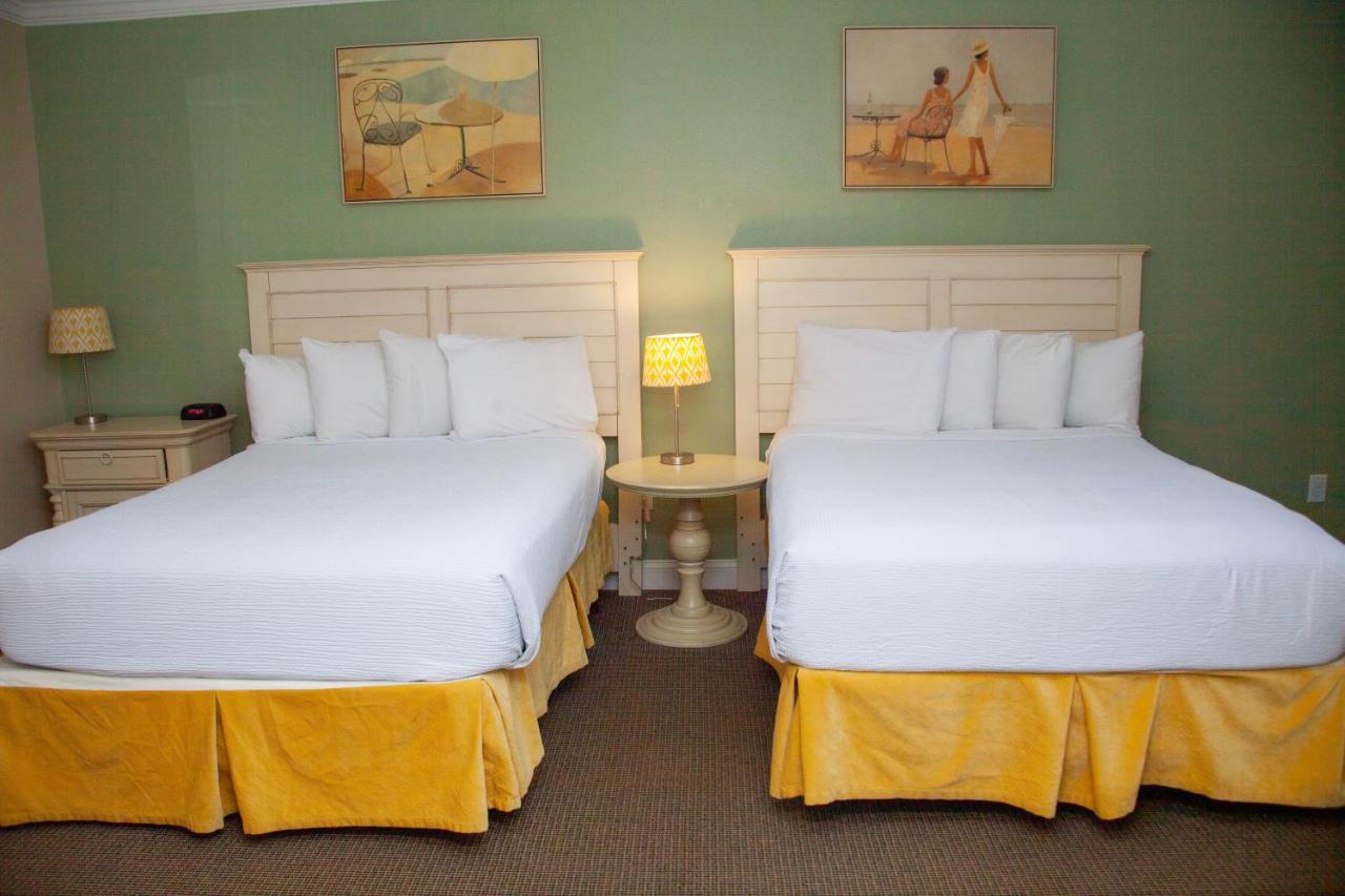 Deluxe Queen Suite at InnSeason Resorts HarborWalk