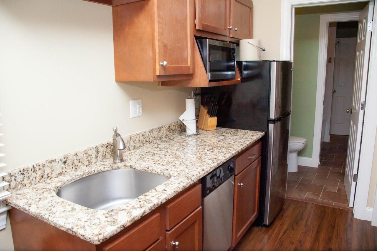 Deluxe Queen Suite at InnSeason Resorts HarborWalk