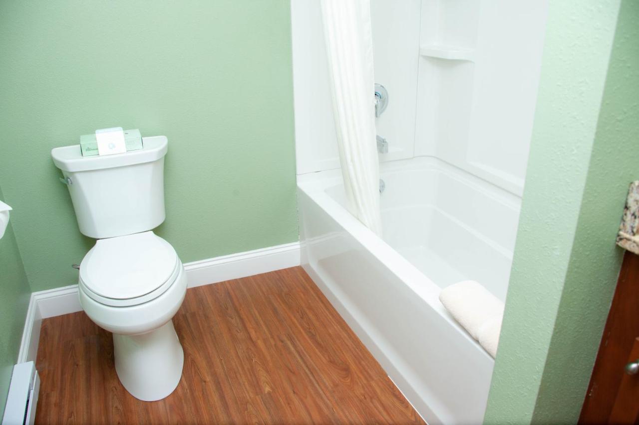 Queen Suite at InnSeason Resorts HarborWalk