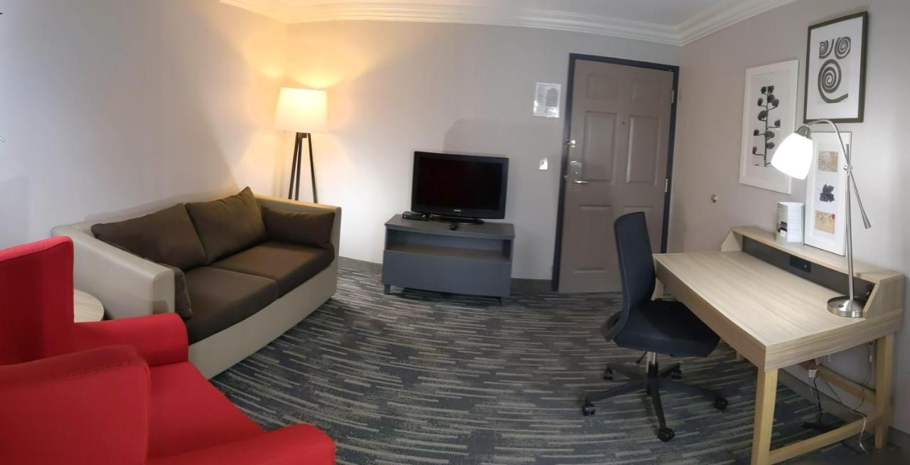 One-Bedroom King Suite with Sofa Bed - Non-Smoking at Country Inn & Suites by Radisson, Nashville, TN
