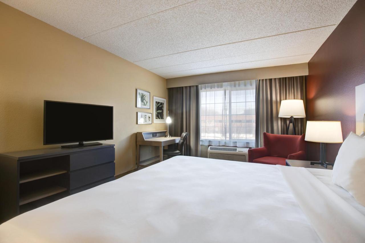King Room - Accessible/Non Smoking at Comfort Inn & Suites St. Paul Northeast