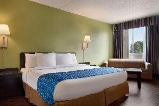 Room #450512646 at Travelodge by Wyndham Zanesville