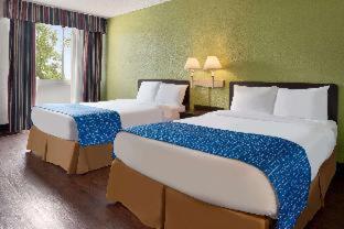Room #450512648 at Travelodge by Wyndham Zanesville