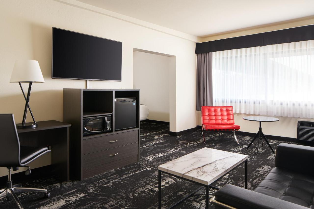 Executive King Suite at Centennial Hotel Spokane