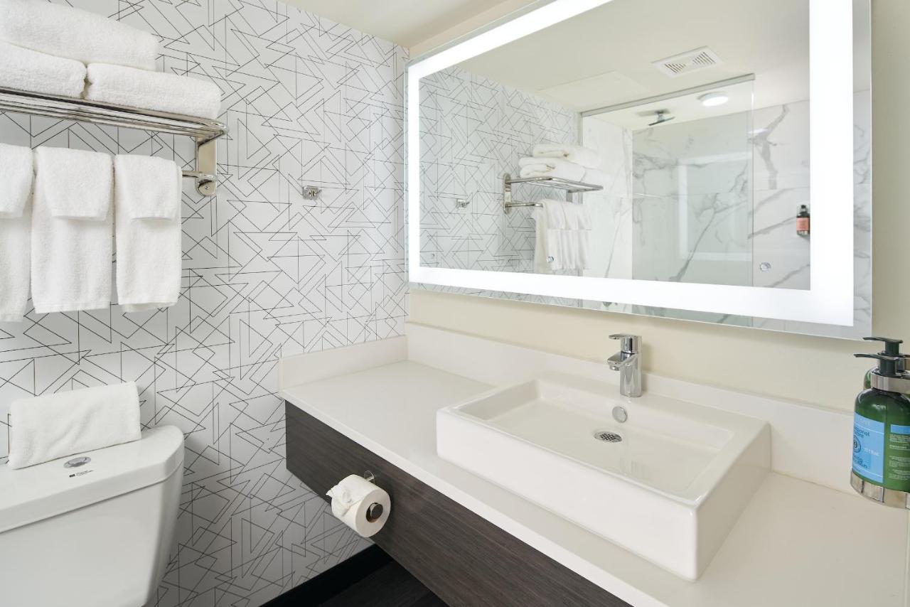 Executive King Suite at Centennial Hotel Spokane