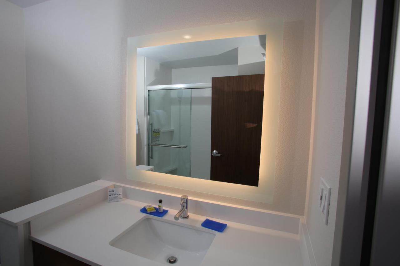King Room - Hearing Accessible/Non-Smoking at Holiday Inn Express McCook by IHG