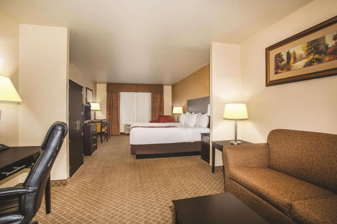Deluxe King Room with Mobility/Hearing Impaired Access - Non-Smoking at La Quinta Inn & Suites by Wyndham Ely