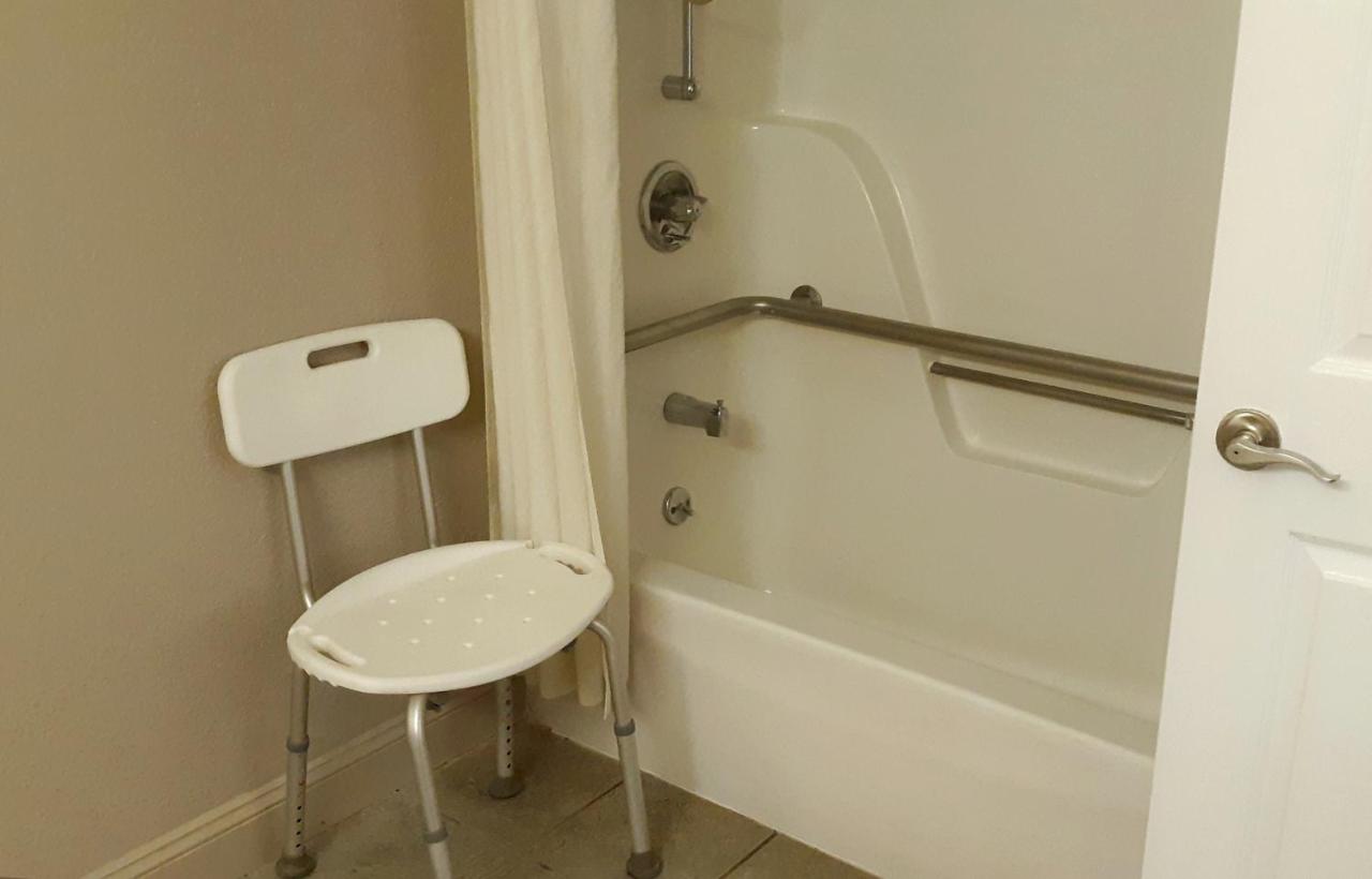 King Room - Mobility Access/Non-Smoking at Super 8 by Wyndham Fort Chiswell/Wytheville Area