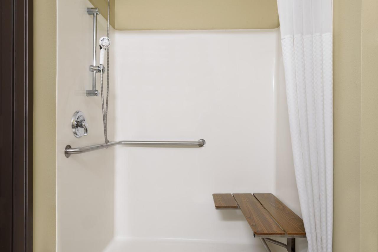 Queen Room - Mobility Access/Non-Smoking at Super 8 by Wyndham Sioux Falls