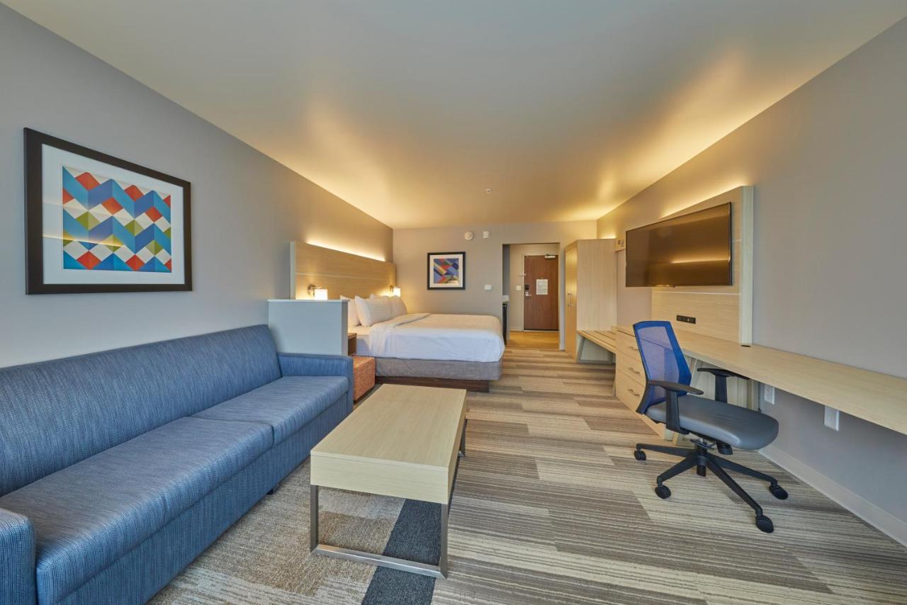 King Suite - Non-Smoking at Holiday Inn Express & Suites Hermiston Downtown by IHG