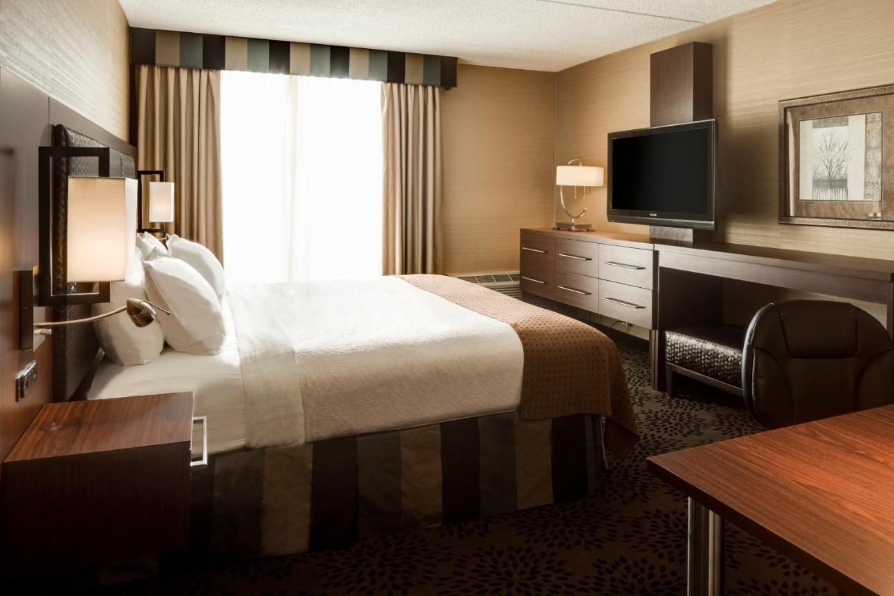 King Suite at Holiday Inn Hotel & Suites Des Moines - Northwest by IHG