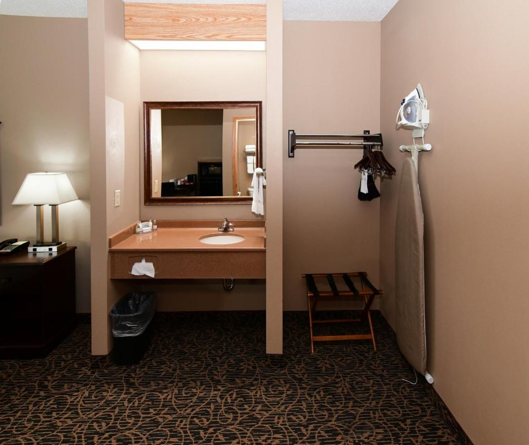 King Standard Suite at Cobblestone Inn & Suites - Denison Majestic Hills