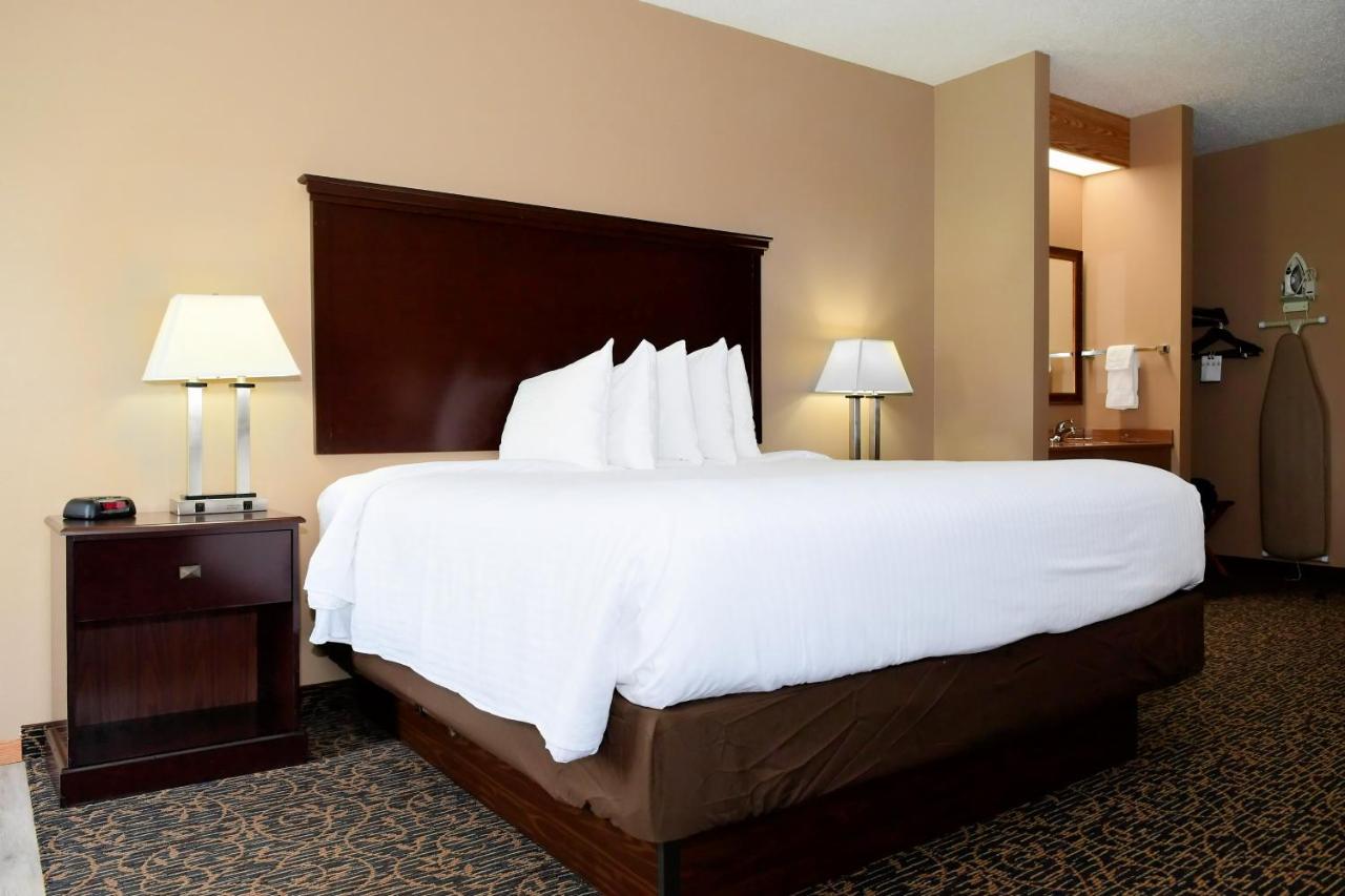 King Standard Suite at Cobblestone Inn & Suites - Denison Majestic Hills