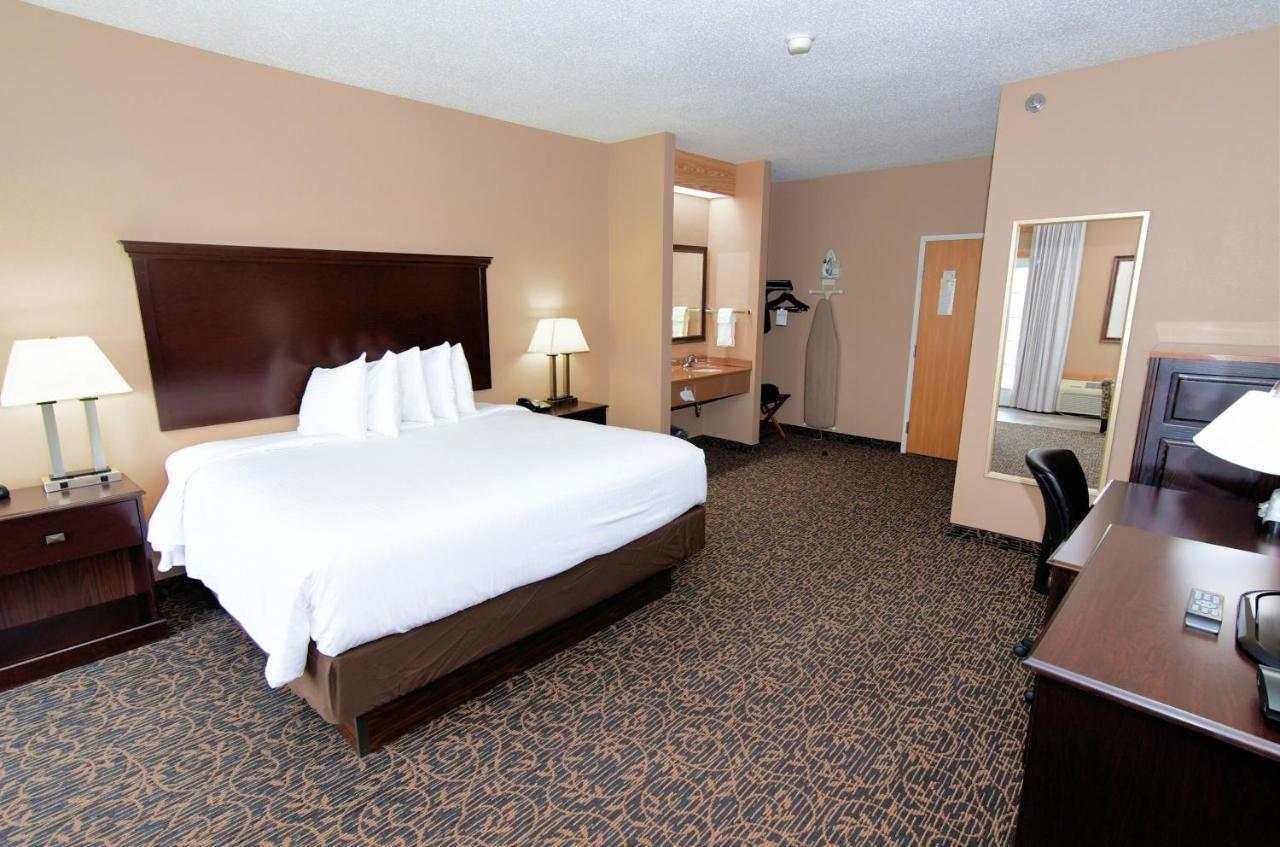 King Standard Suite at Cobblestone Inn & Suites - Denison Majestic Hills