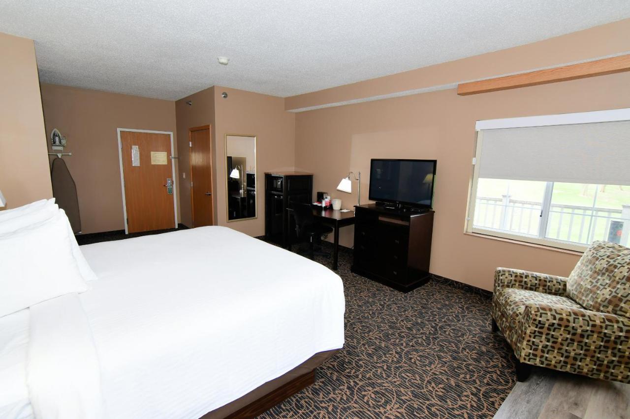 King Standard Suite at Cobblestone Inn & Suites - Denison Majestic Hills