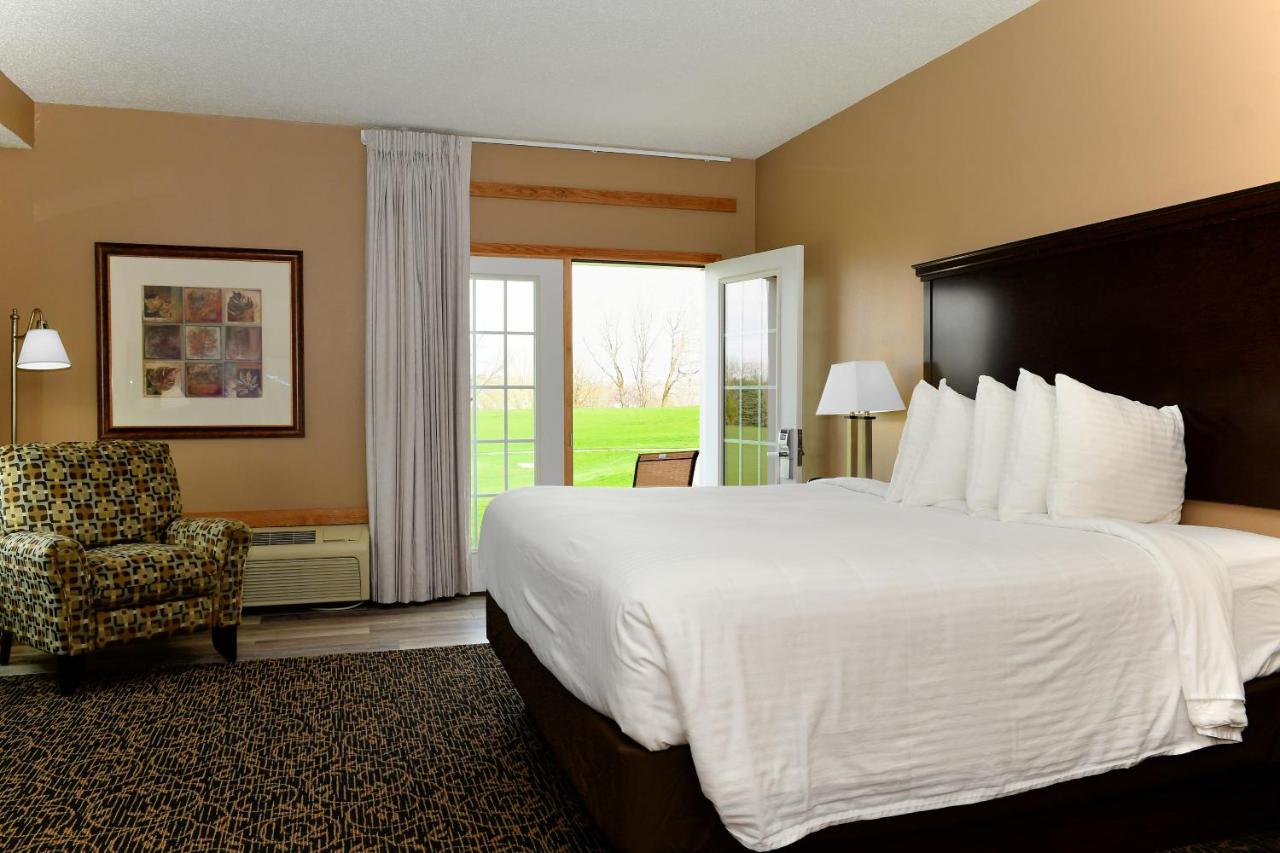 King Standard Suite at Cobblestone Inn & Suites - Denison Majestic Hills