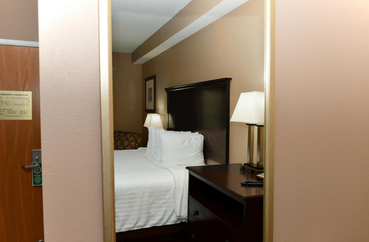 King Suite with Spa Bath at Cobblestone Inn & Suites - Denison Majestic Hills
