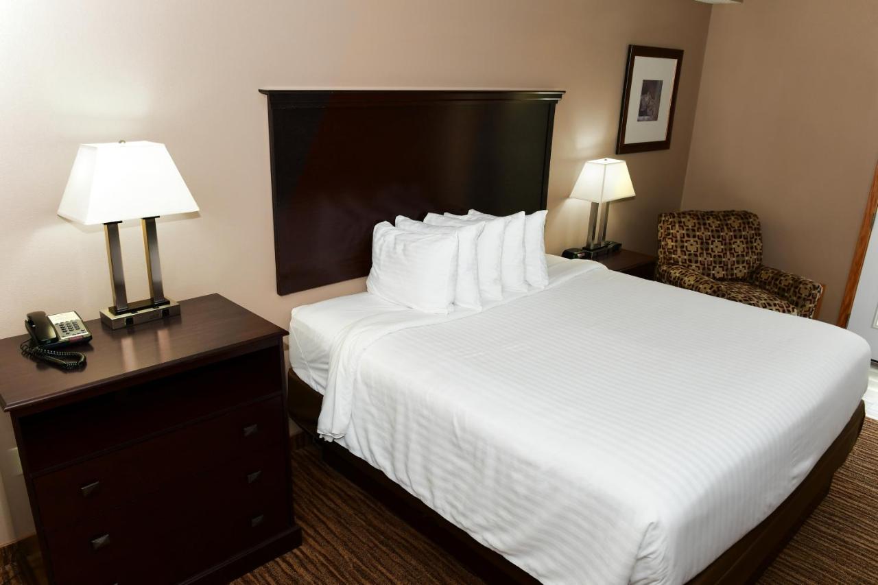 King Suite with Spa Bath at Cobblestone Inn & Suites - Denison Majestic Hills