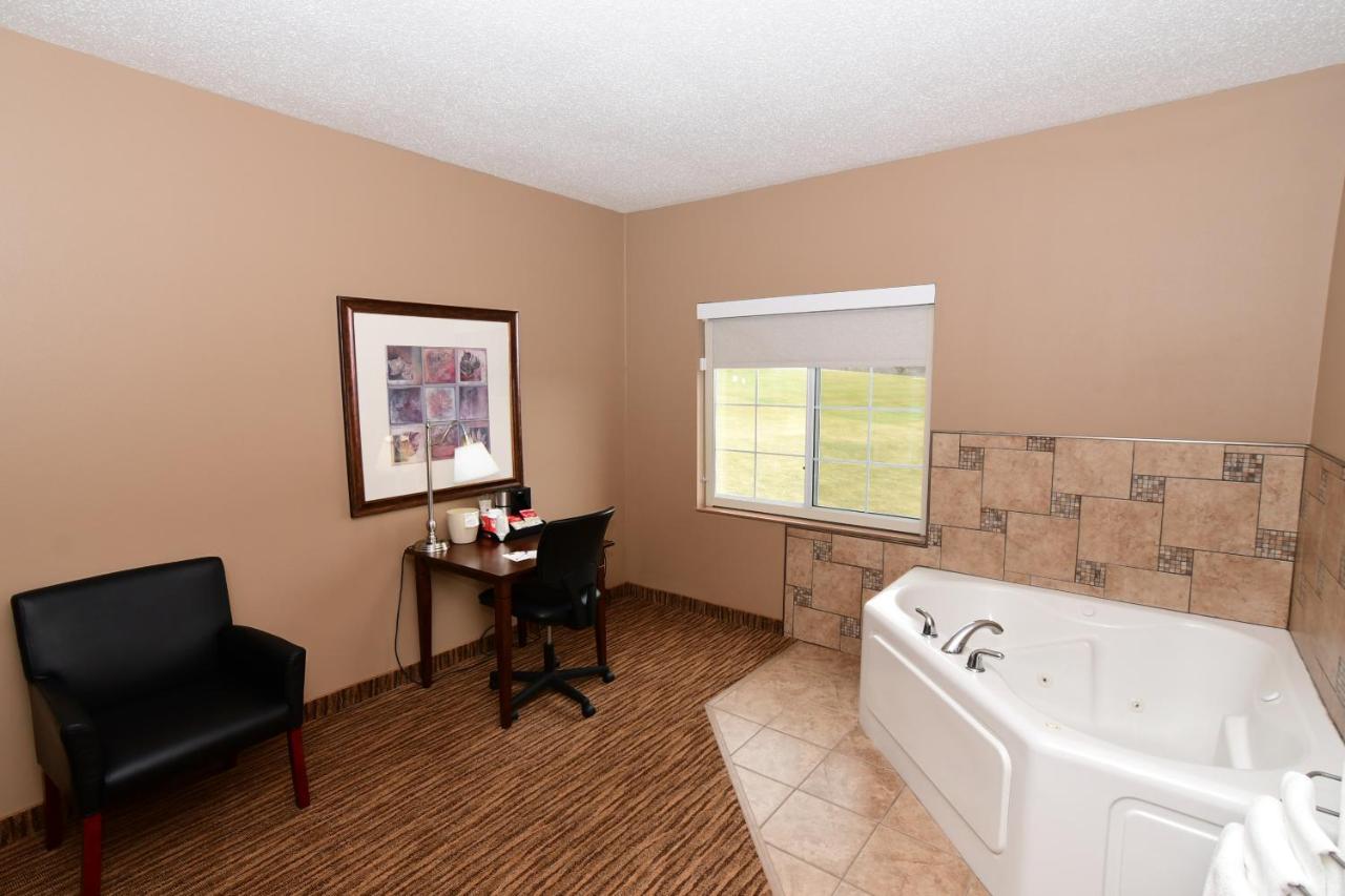 King Suite with Spa Bath at Cobblestone Inn & Suites - Denison Majestic Hills