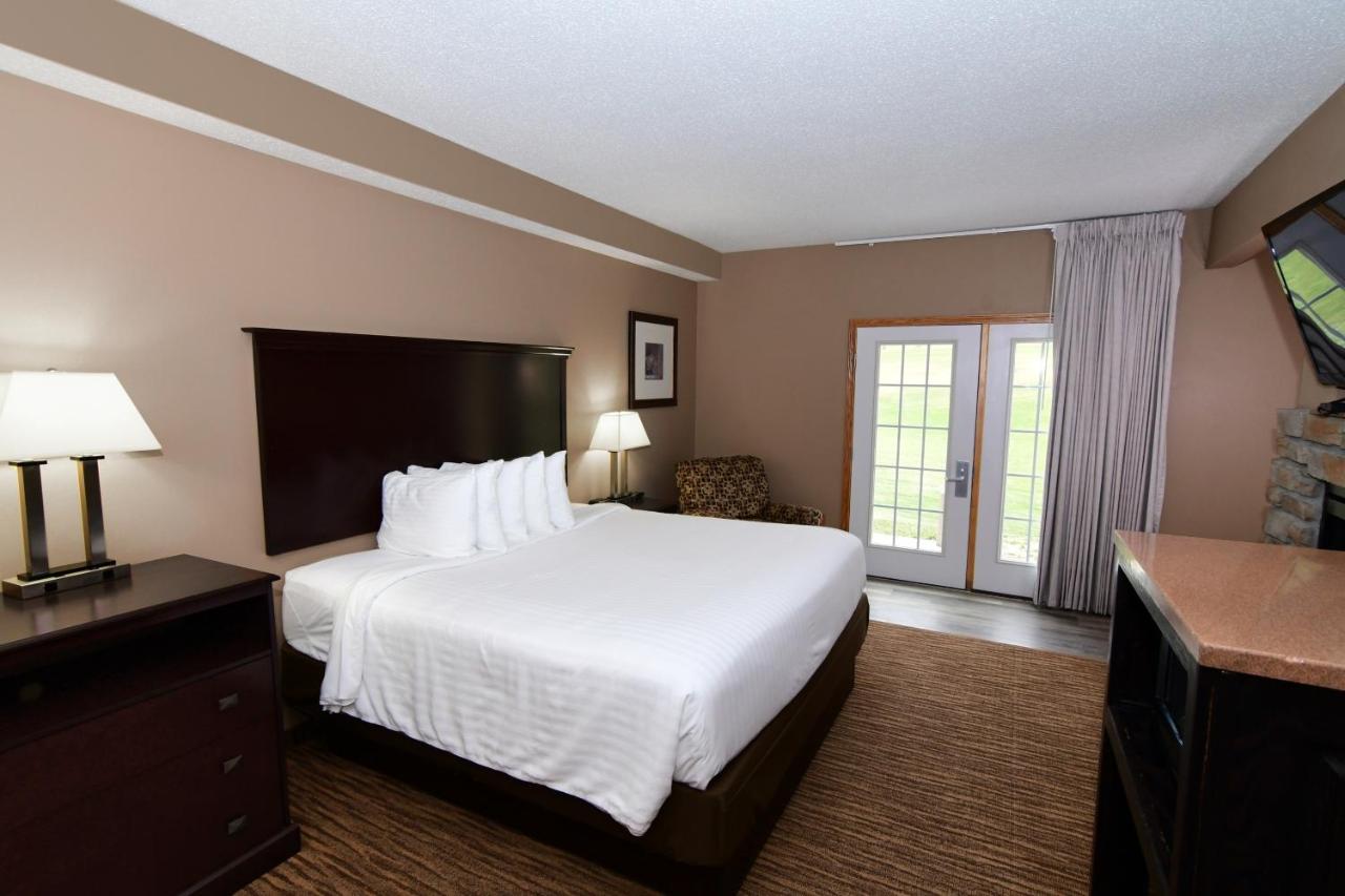 King Suite with Spa Bath at Cobblestone Inn & Suites - Denison Majestic Hills
