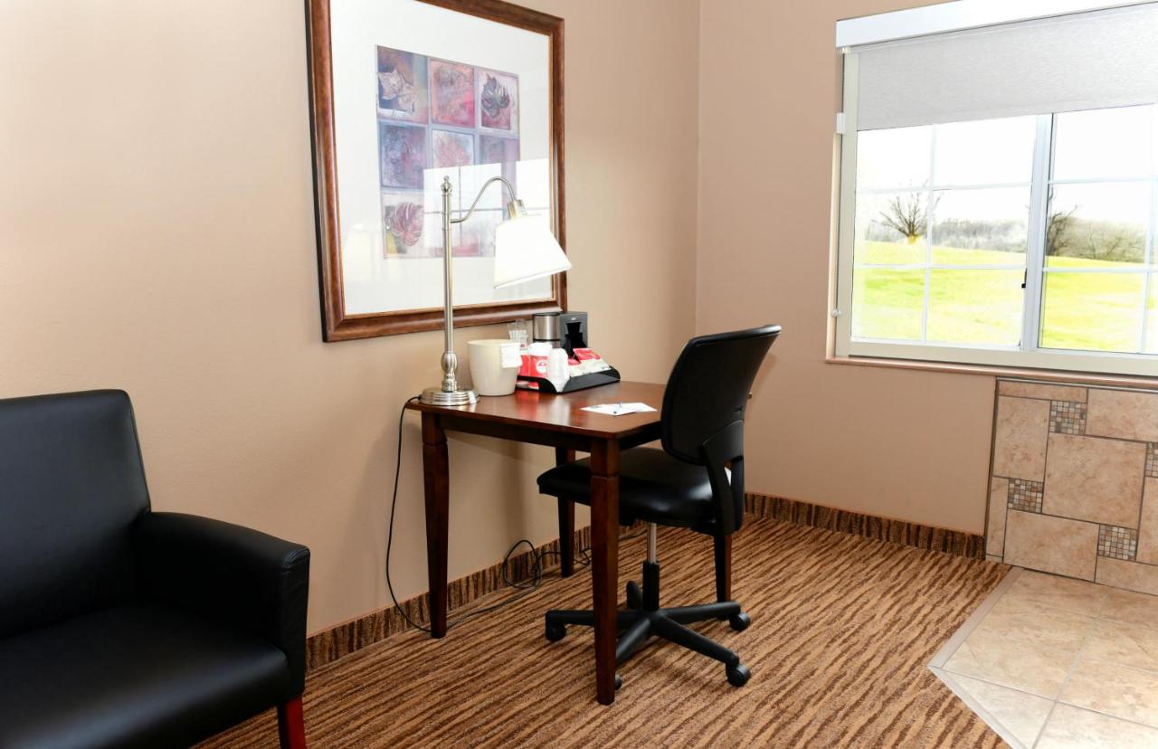 King Suite with Spa Bath at Cobblestone Inn & Suites - Denison Majestic Hills