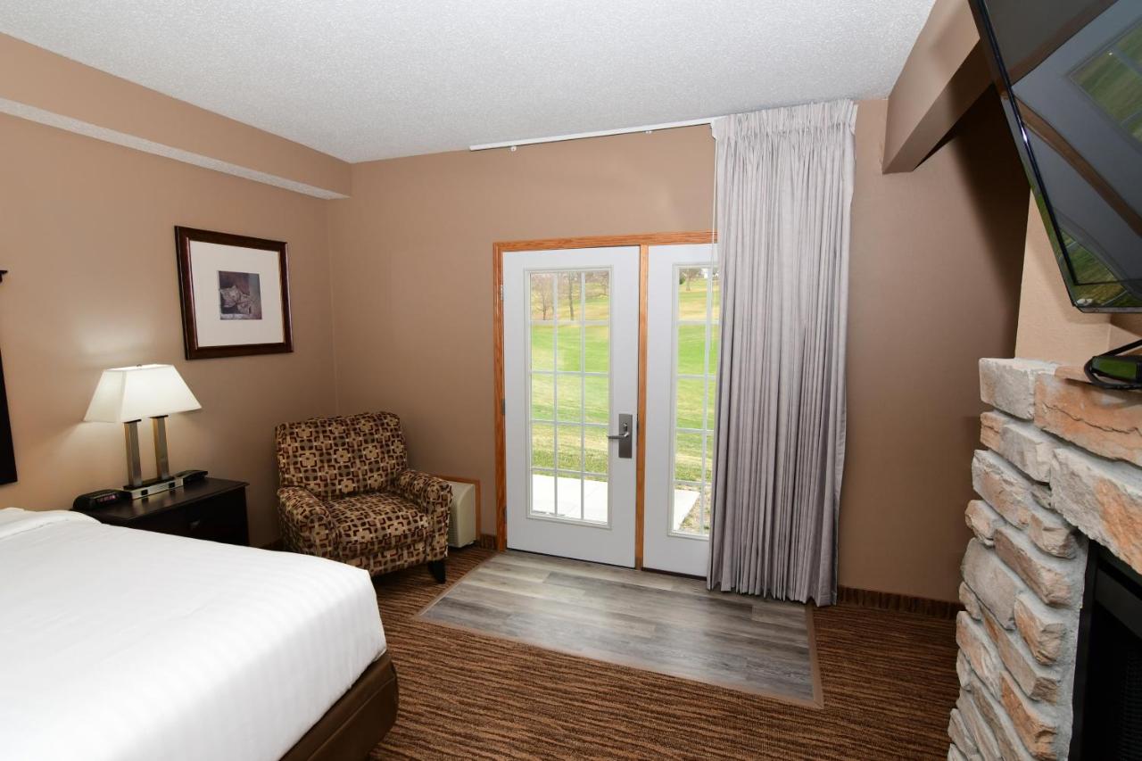 King Suite with Spa Bath at Cobblestone Inn & Suites - Denison Majestic Hills