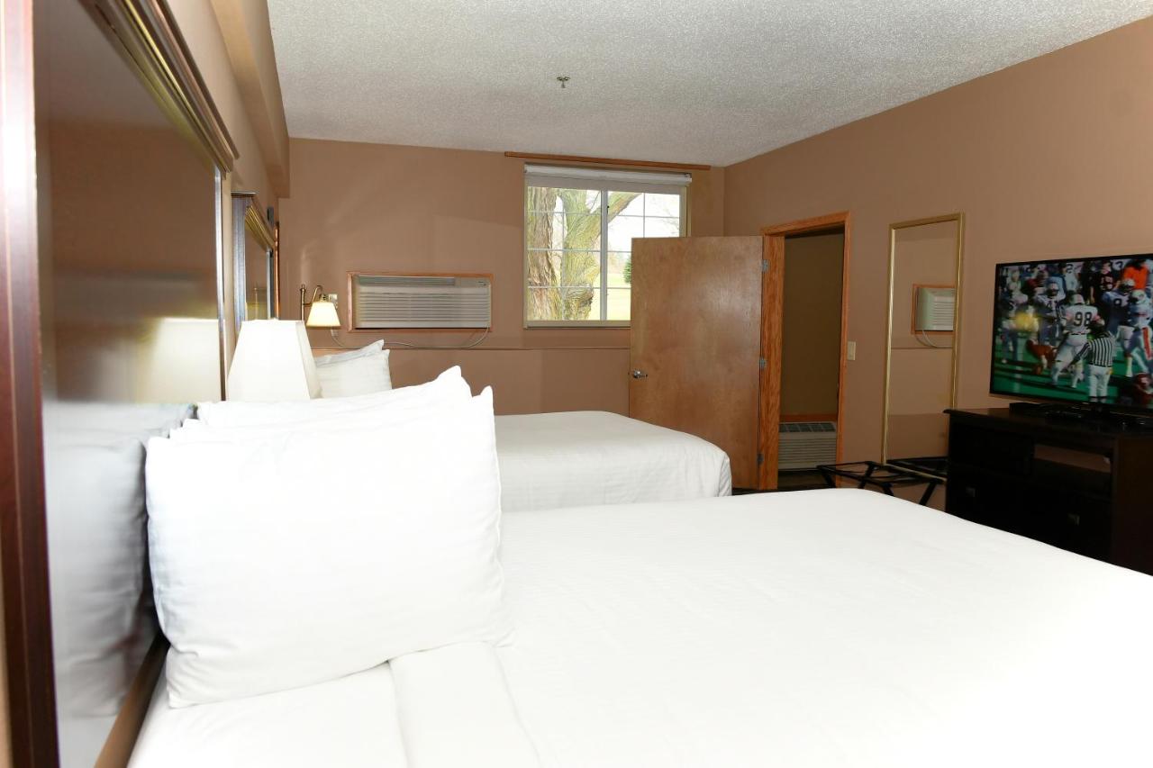 Family Two-Bedroom Suite at Cobblestone Inn & Suites - Denison Majestic Hills