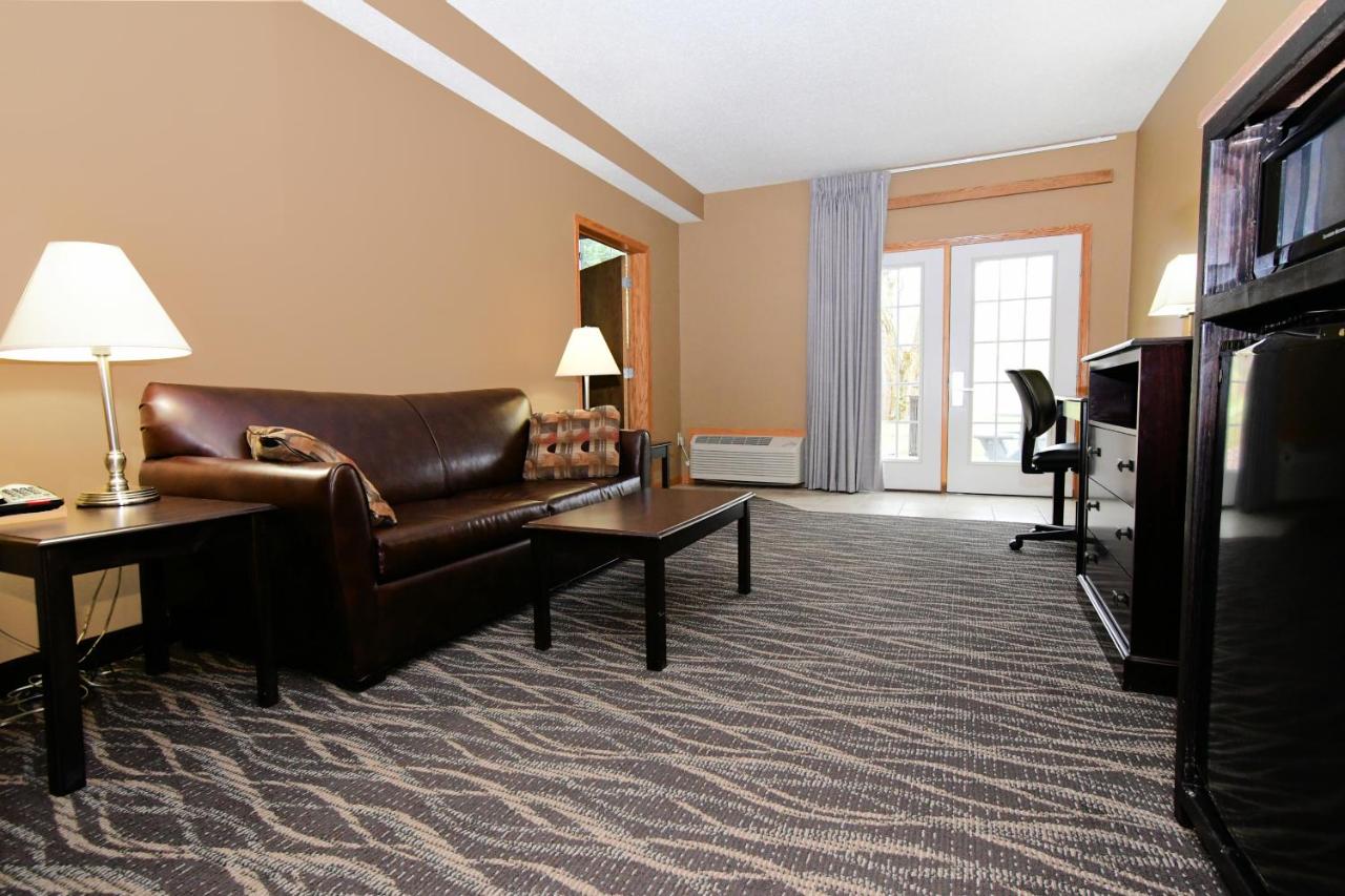 Family Two-Bedroom Suite at Cobblestone Inn & Suites - Denison Majestic Hills