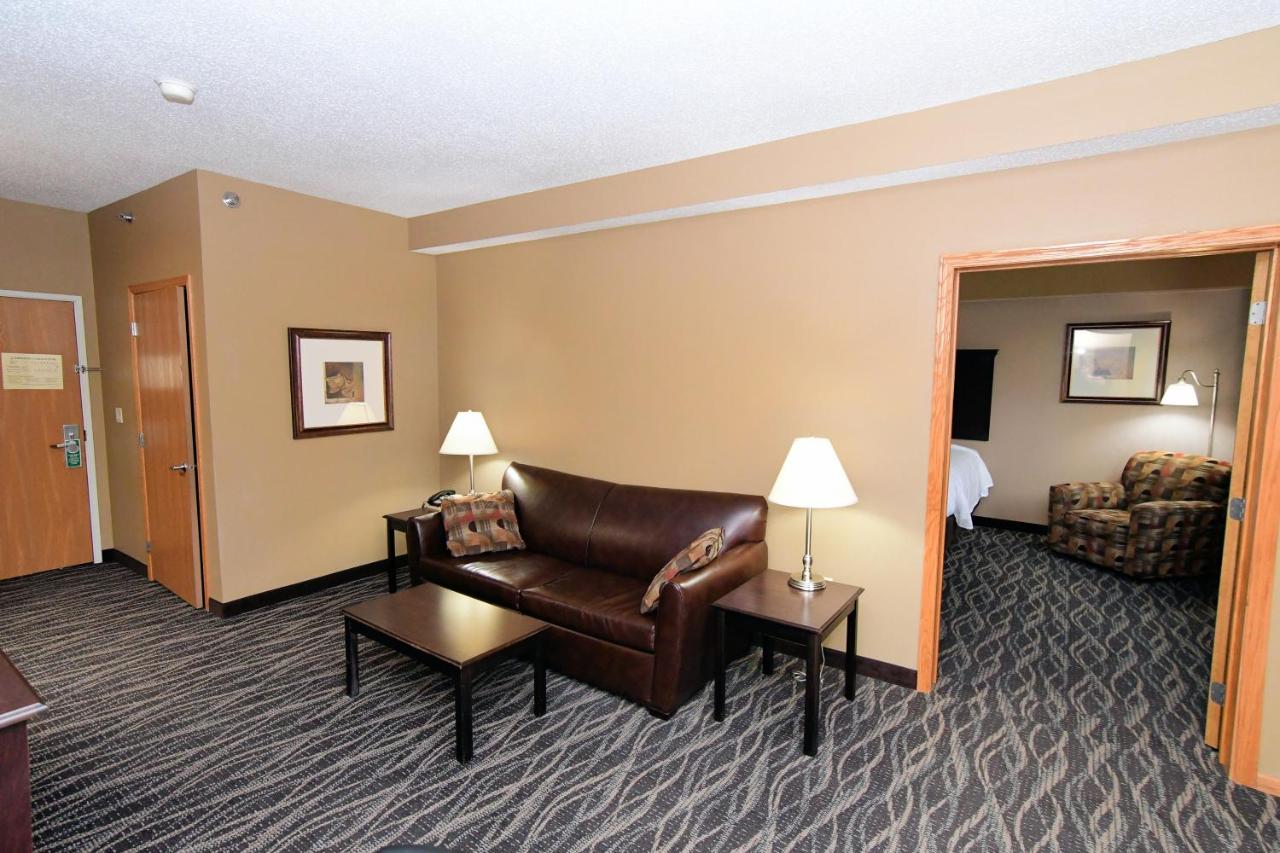 Family Two-Bedroom Suite at Cobblestone Inn & Suites - Denison Majestic Hills
