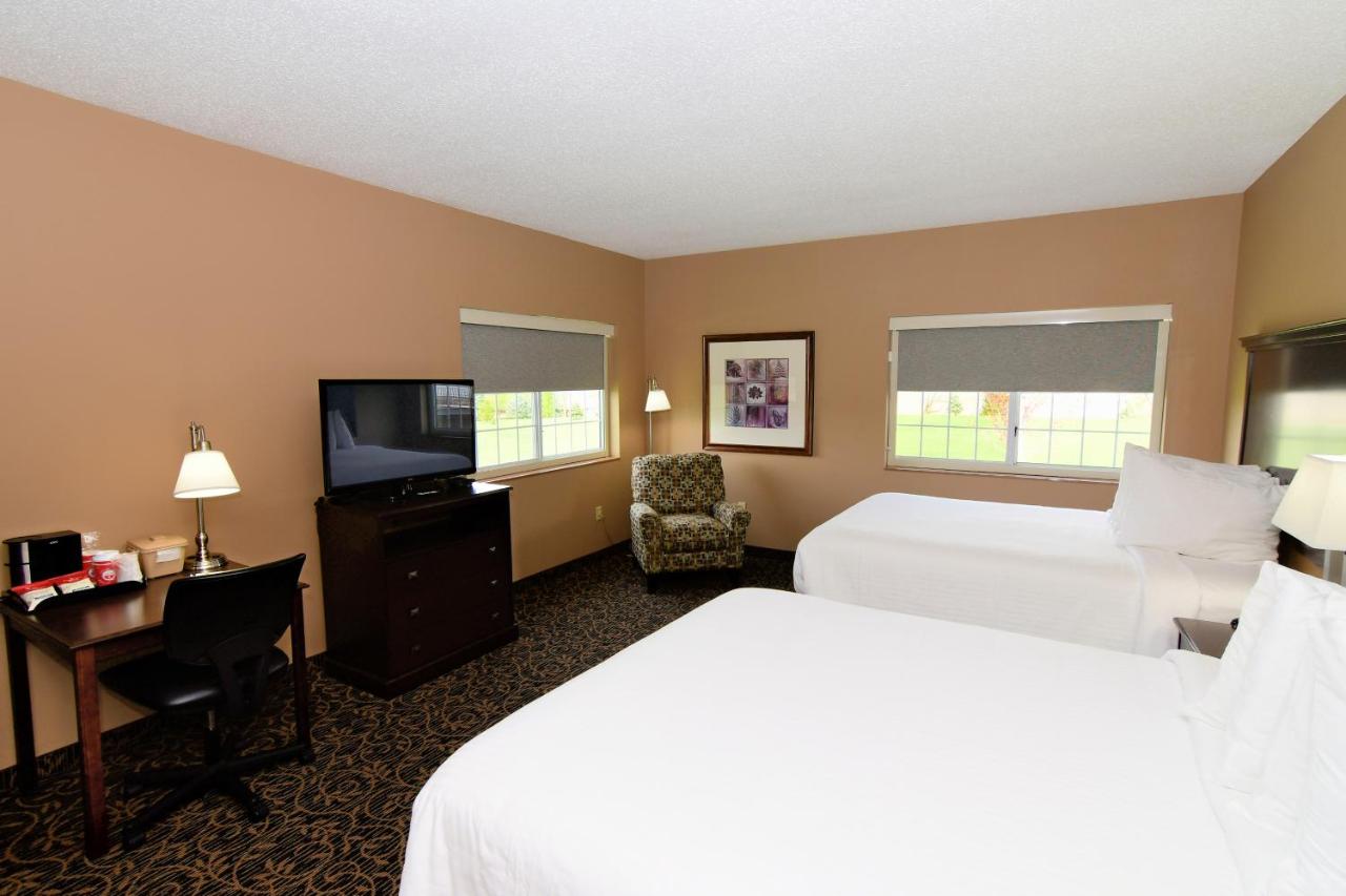 Two Queen Standard Suite at Cobblestone Inn & Suites - Denison Majestic Hills