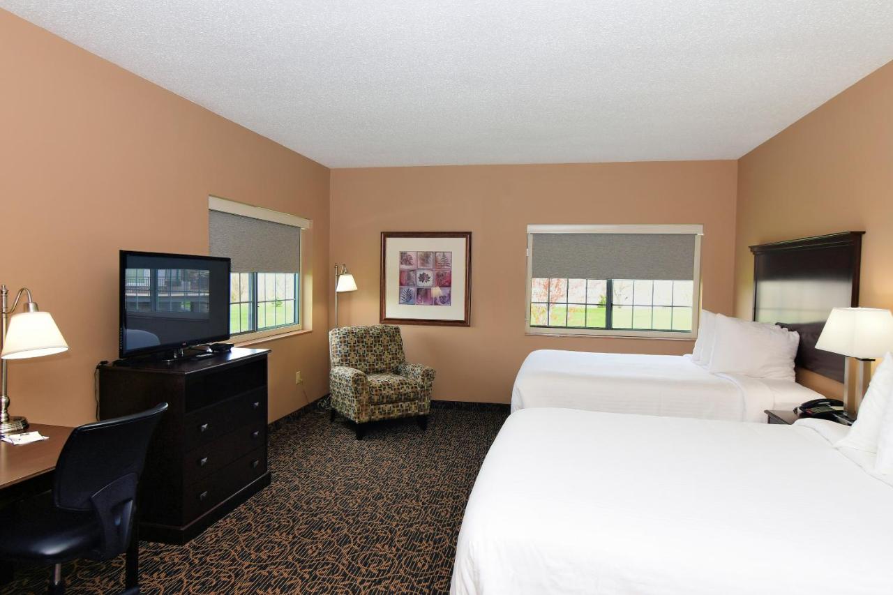 Two Queen Standard Suite at Cobblestone Inn & Suites - Denison Majestic Hills