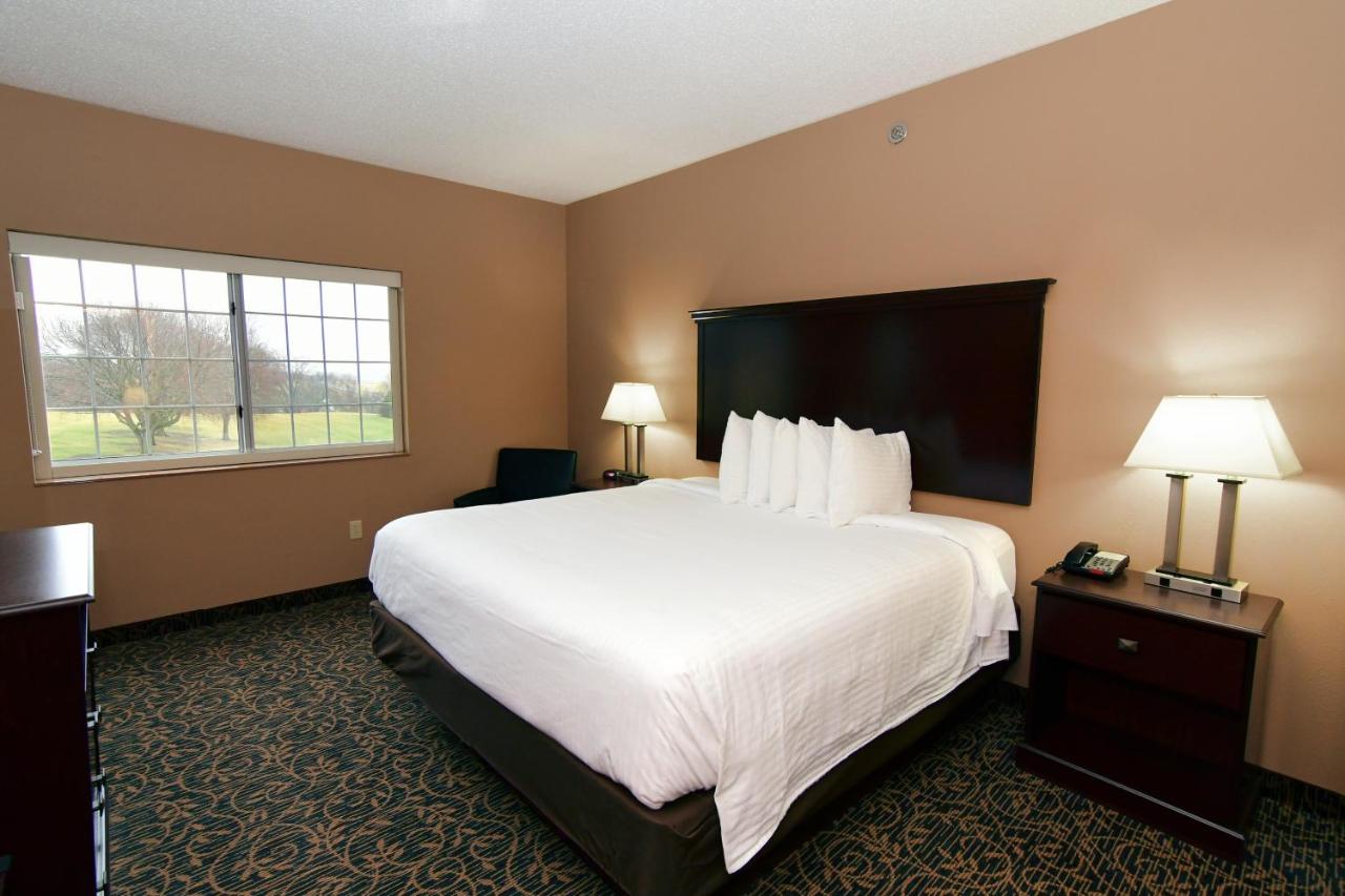 King Executive at Cobblestone Inn & Suites - Denison Majestic Hills