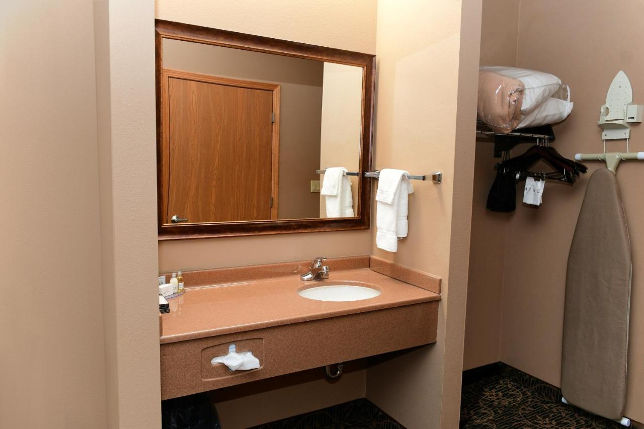 King Executive at Cobblestone Inn & Suites - Denison Majestic Hills