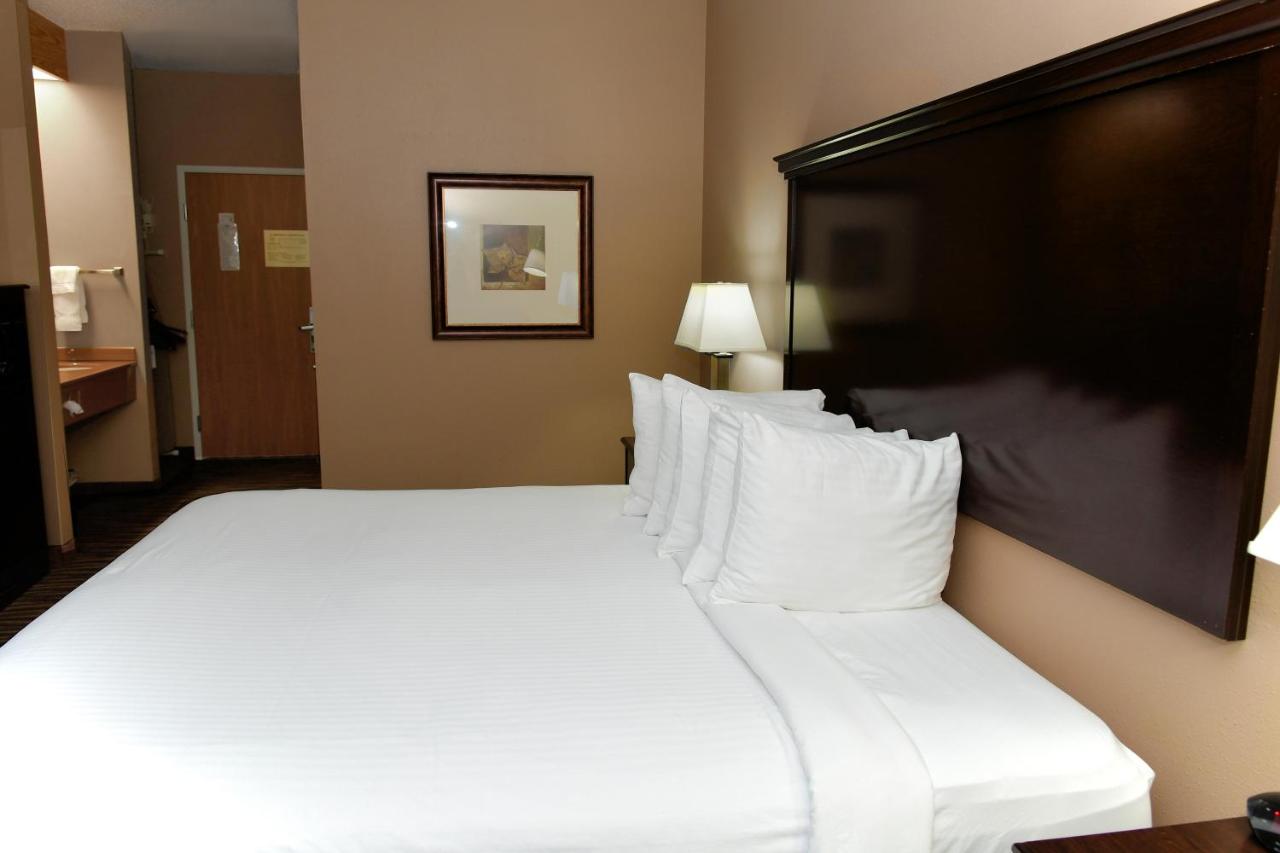 King Room - Disability Access with Bath Tub at Cobblestone Inn & Suites - Denison Majestic Hills