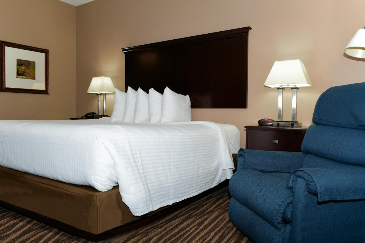 King Room - Disability Access with Bath Tub at Cobblestone Inn & Suites - Denison Majestic Hills